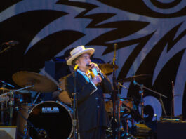 Bob Dylan on the Never-Ending Tour, Finsbury Park, London, June 18, 2011. Photo: Francisco Antunes / WMC 2.0.