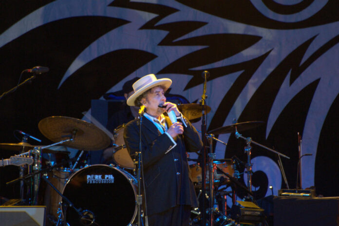 bob-dylan-finsbury-park-francisco-antunes-wmc-2-0-061811 Bob Dylan on the Never-Ending Tour, Finsbury Park, London, June 18, 2011. Photo: Francisco Antunes / WMC 2.0.